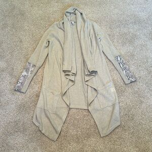 Autumn Cashmere gray snakeskin open cardigan